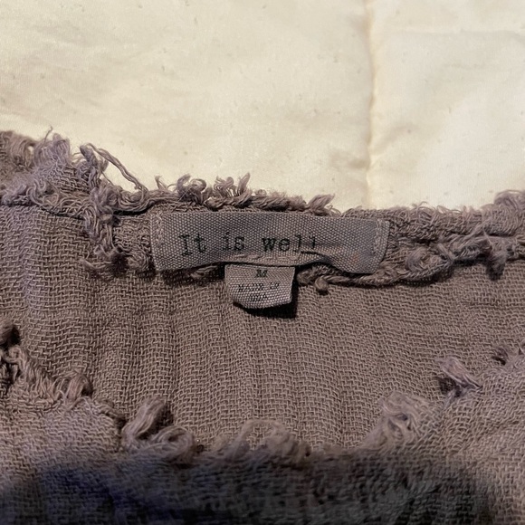 It is Well- Reversible Gauze Top - Picture 4 of 5